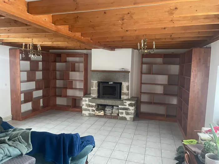 Création de mobilier en bois à l'atelier
